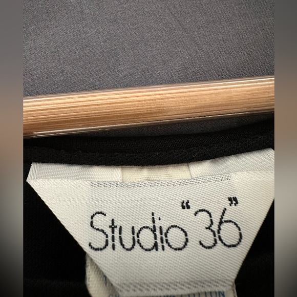 Vintage 1990s Women’s Studio 36
Black Floral Midi Dress With White Belt Size 10 - Picture 6 of 14